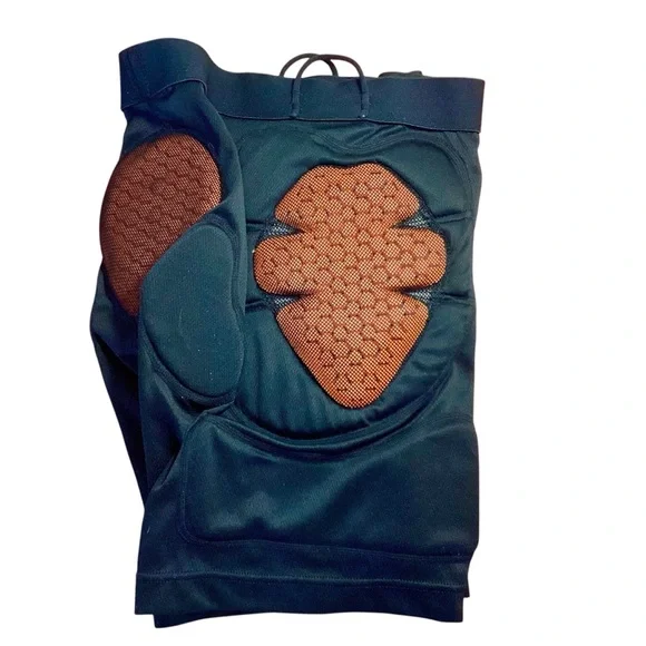 Burton RED Padded Shorts Sports - Youth Small 2010 - Picture 8 of 15